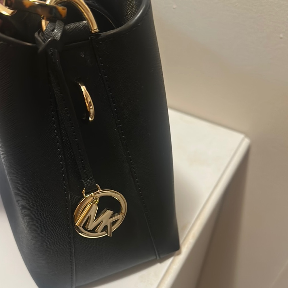 Michael Kors Black Shoulder Bag Sleek Professional Design